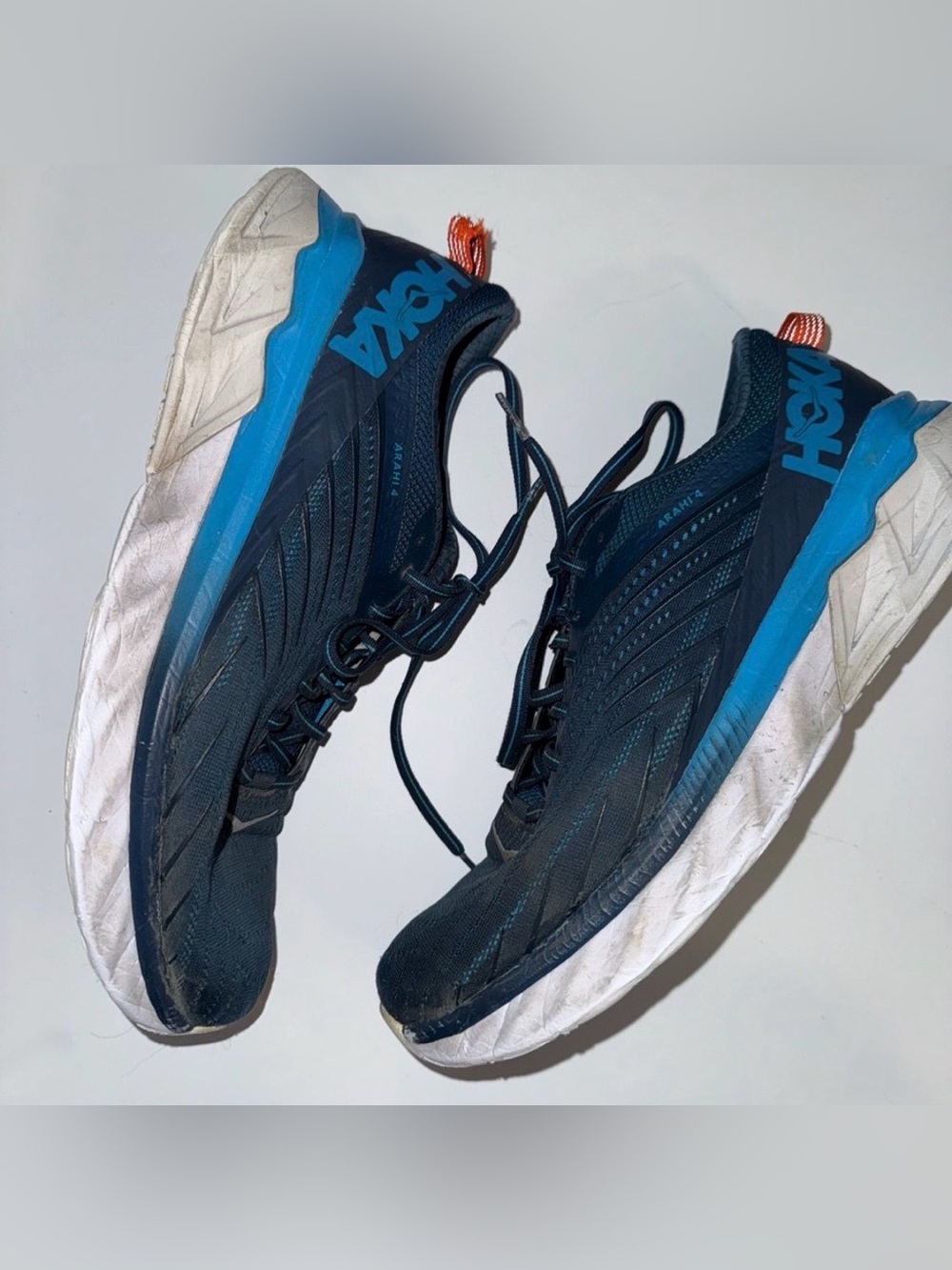 Hoka Dynamic Arahi 4 Men's Navy Blue and White Athletic Shoes with Blue Accents